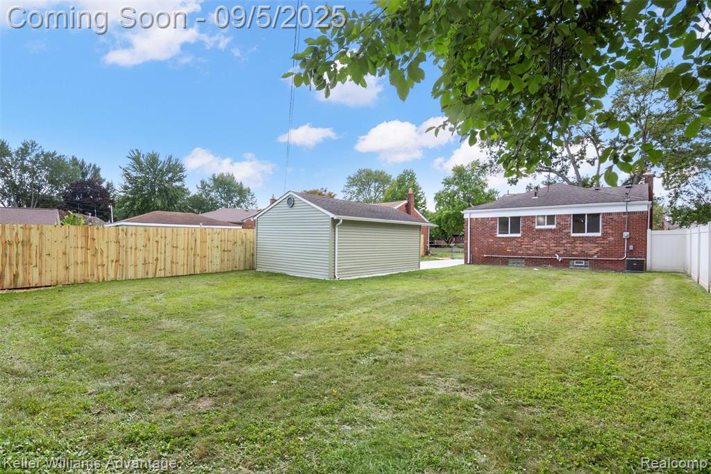 9844 E Clements Circle, Livonia, MI 48150 — Photo 36