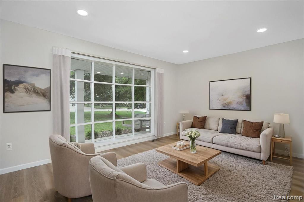 684 Abbey Court, Rochester Hills, MI 48307 — Photo 7
