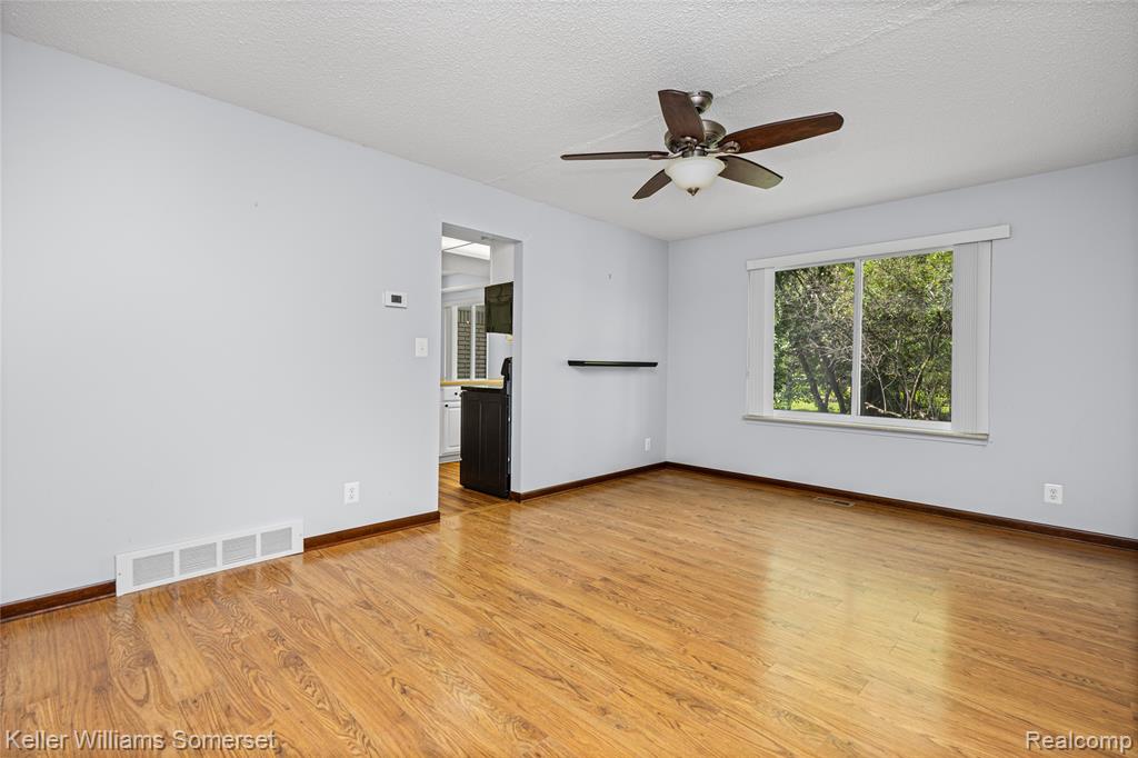 33614 Lakeview Street, New Baltimore, MI 48047 — Photo 18
