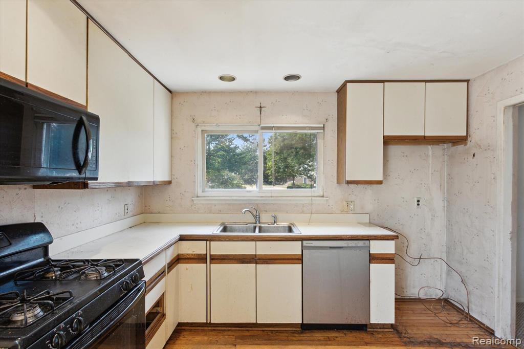 44359 REGIS, Canton, MI 48187 — Photo 11