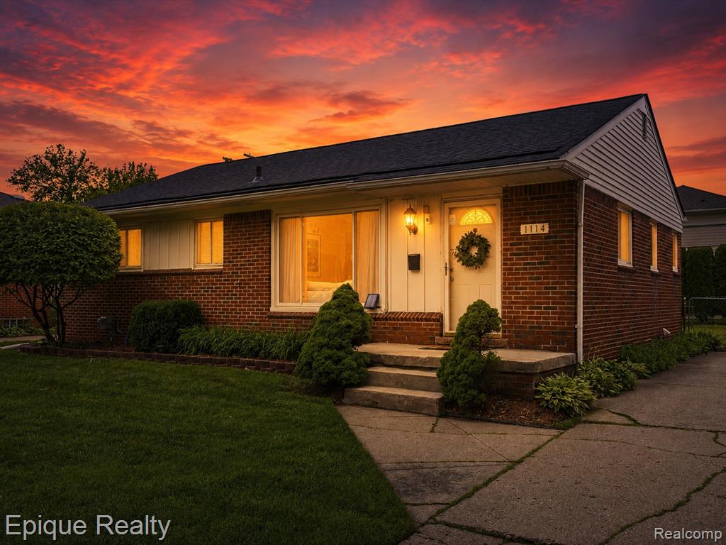 1114 W 13 Mile Road, Royal Oak, MI 48073