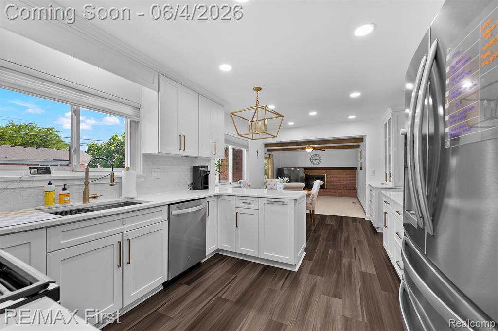 26376 Lawrence Drive, Dearborn Heights, MI 48127 — Photo 15