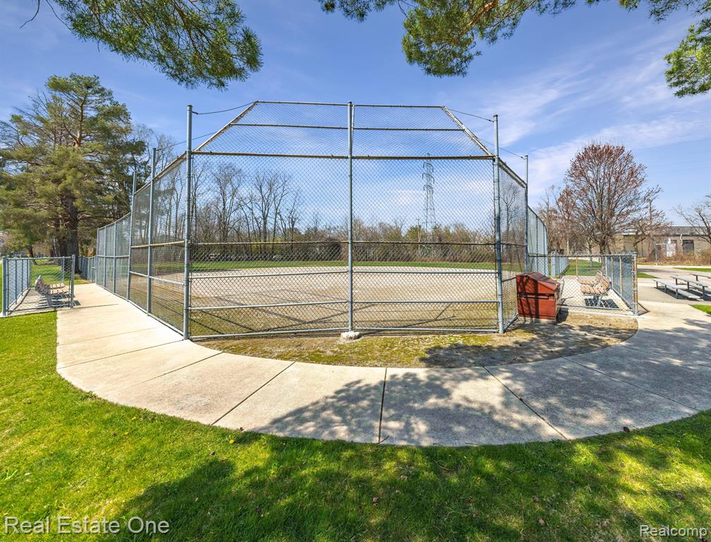 2265 Maddy Lane, Keego Harbor, MI 48320 — Photo 41