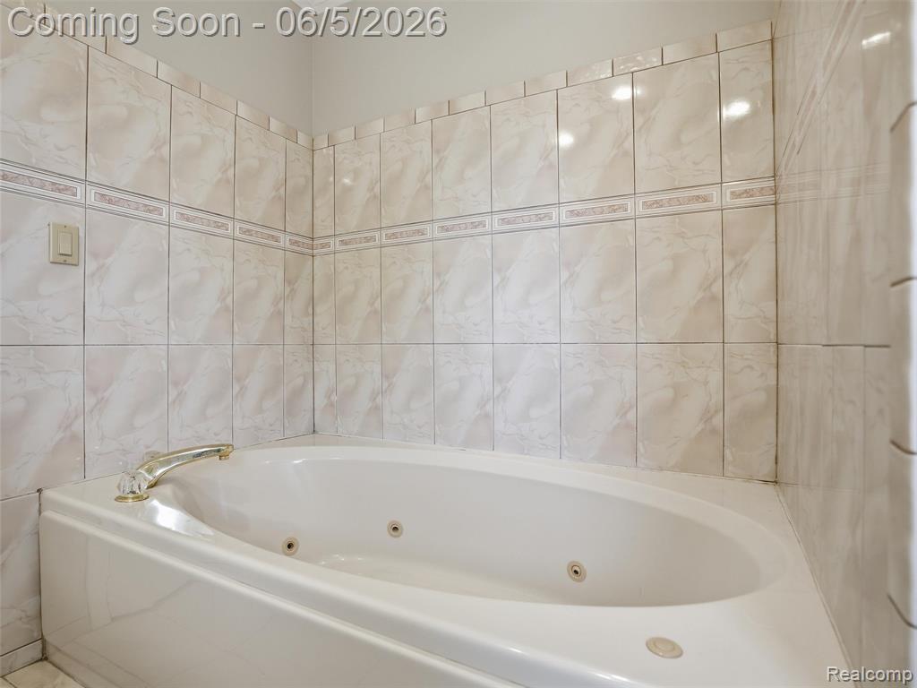 47289 Robins Nest Drive, Utica, MI 48315 — Photo 36