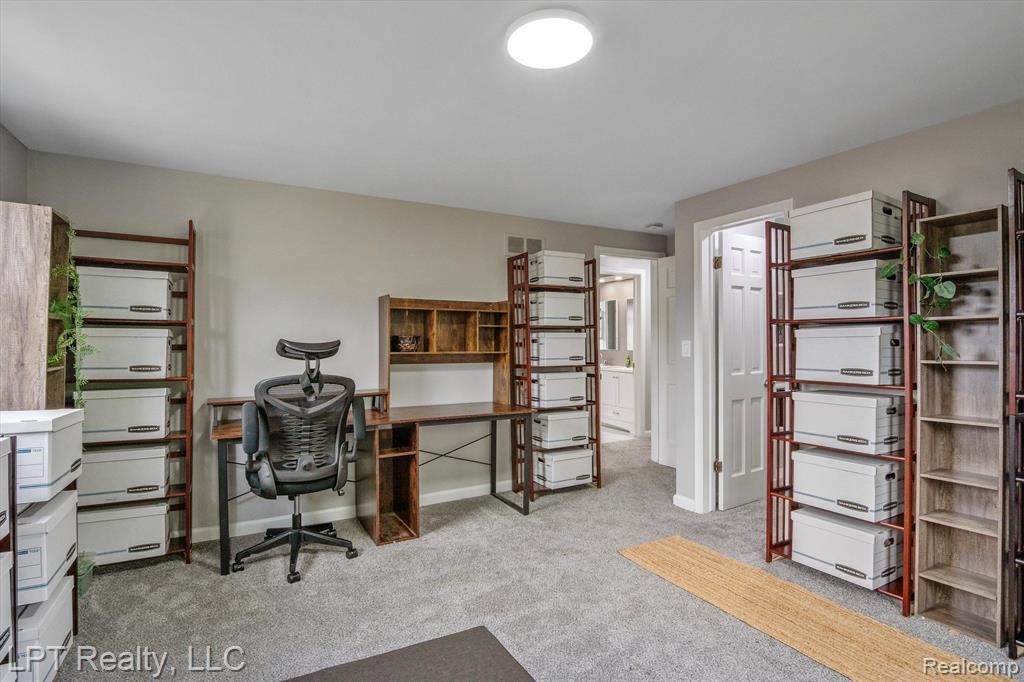 18441 ROSELAND Boulevard, Lathrup Village, MI 48076 — Photo 37