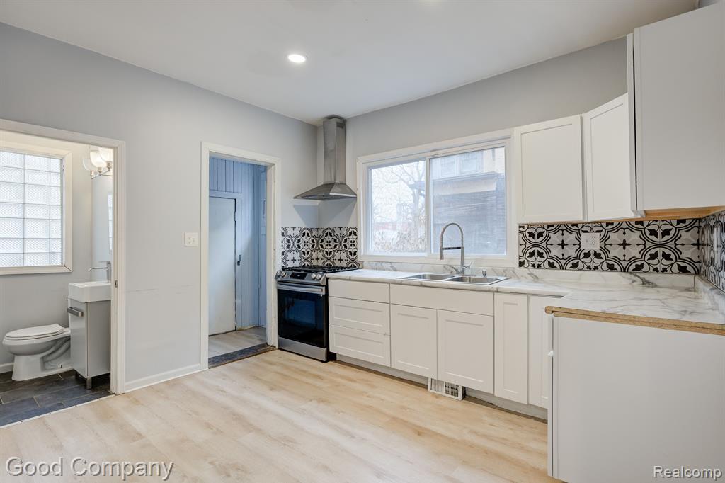 849 CHALMERS Street, Detroit, MI 48215 — Photo 13