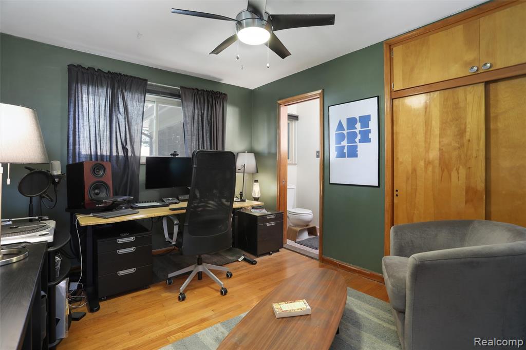 9912 Deering Street, Livonia, MI 48150 — Photo 16
