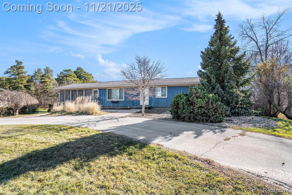 2500 Fisher Road, Howell, MI 48855 — Photo 2