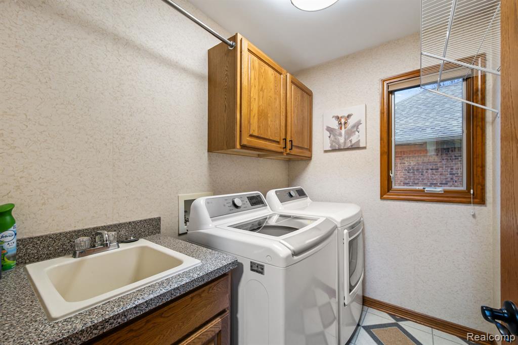 40312 Sugar Spring Drive, Sterling Heights, MI 48313 — Photo 41