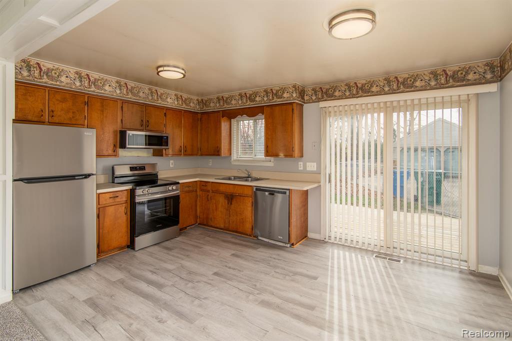 707 W COMMERCE Road, Commerce Twp, MI 48382 — Photo 5