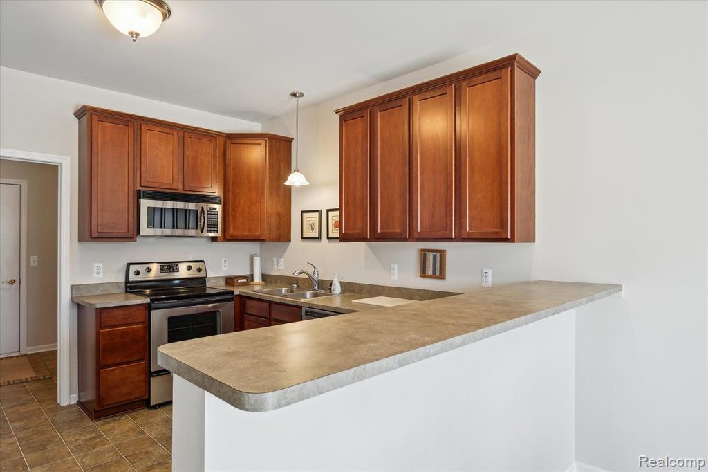 47681 SCENIC CIRCLE Drive S, 77, Canton, MI 48188 — Photo 14