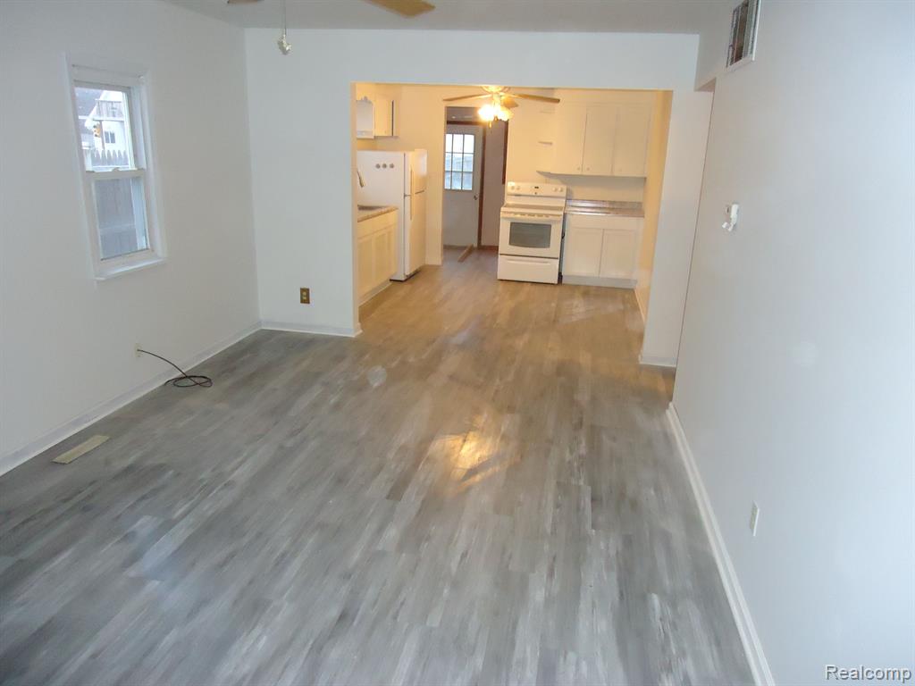 595 S RIVER Road, Saginaw, MI 48609 — Photo 8