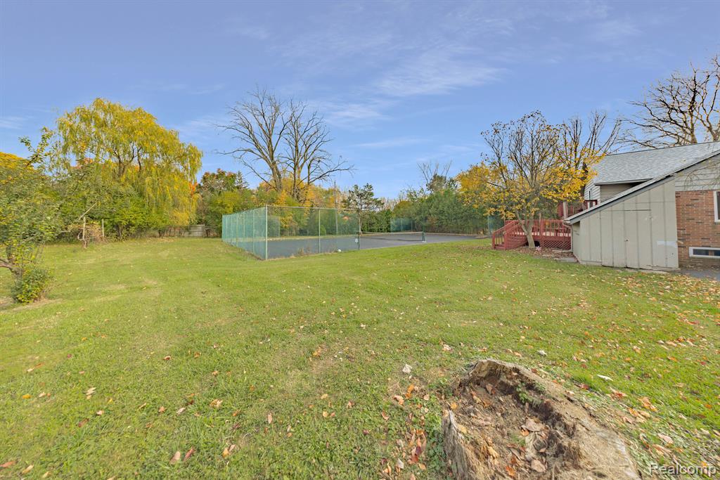 5731 FARMINGTON Road, West Bloomfield, MI — Photo 41