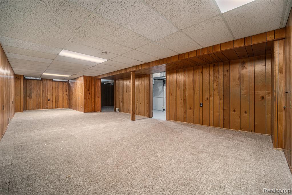 8231 Doncaster Drive, Sterling Heights, MI 48312 — Photo 28