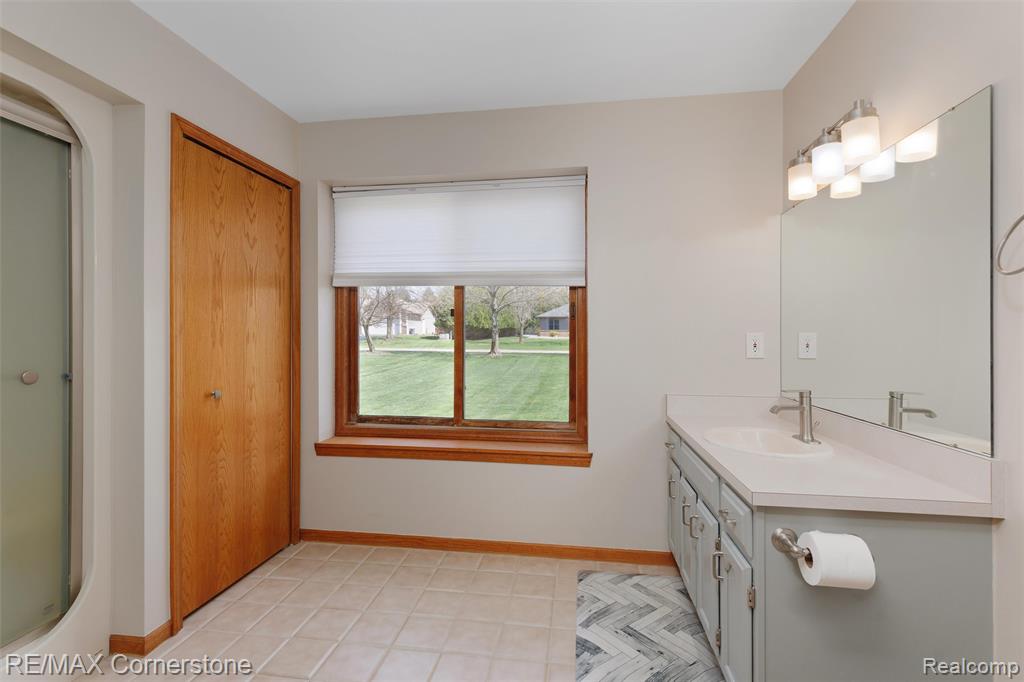 501 Alexander Drive, Commerce Twp, MI 48390 — Photo 19