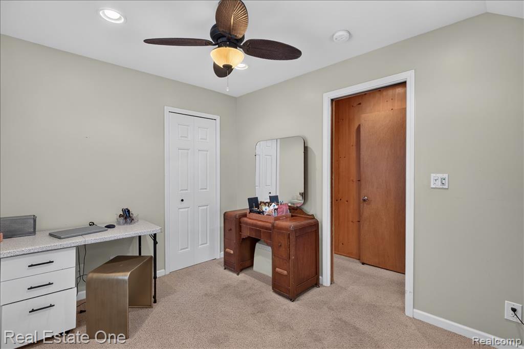 836 Pine Tree Road W, Lake Orion, MI 48362 — Photo 27