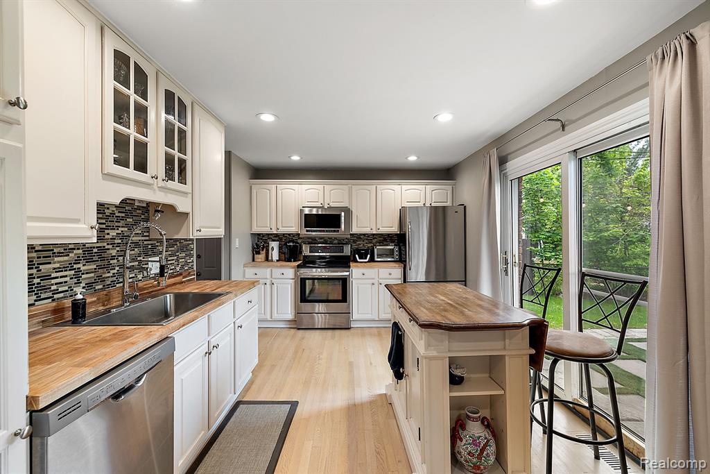 1000 CANTERBURY Street, Northville, MI 48167 — Photo 19