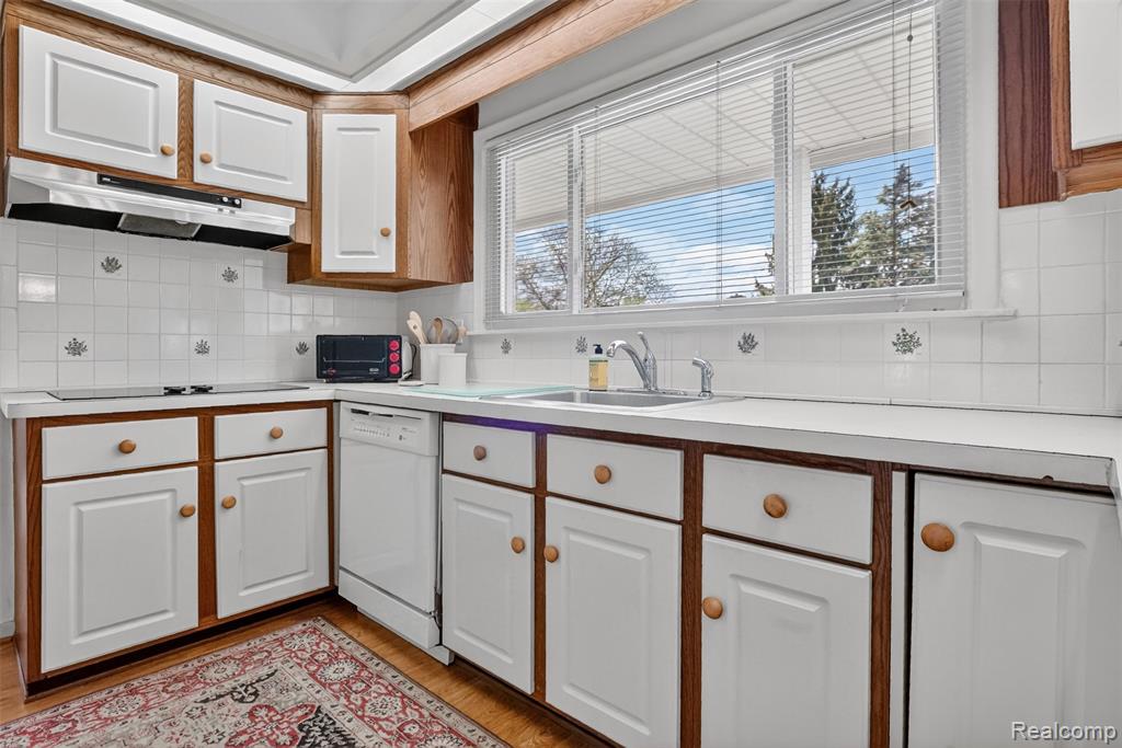 857 Helston Road, Bloomfield, MI 48304 — Photo 13
