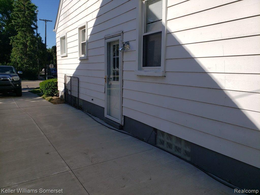 622 E 12 MILE Road, Royal Oak, MI 48073 — Photo 5