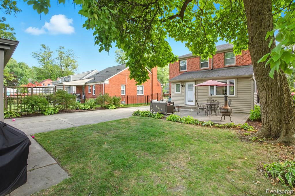 10554 Nadine Avenue, Huntington Woods, MI — Photo 36