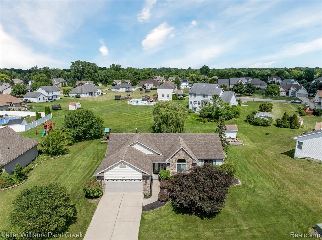 7537 Waterfall Drive, Grand Blanc, MI 48439 — Photo 2