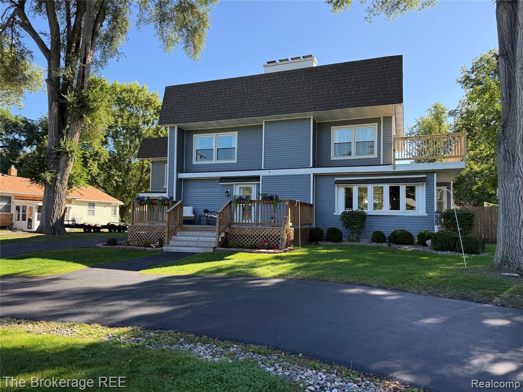 1442 N Packard Avenue, Burton, MI 48509
