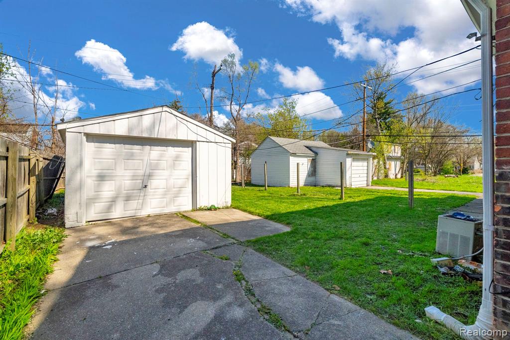 17215 and 17219 Sioux Street, Detroit, MI 48224 — Photo 18