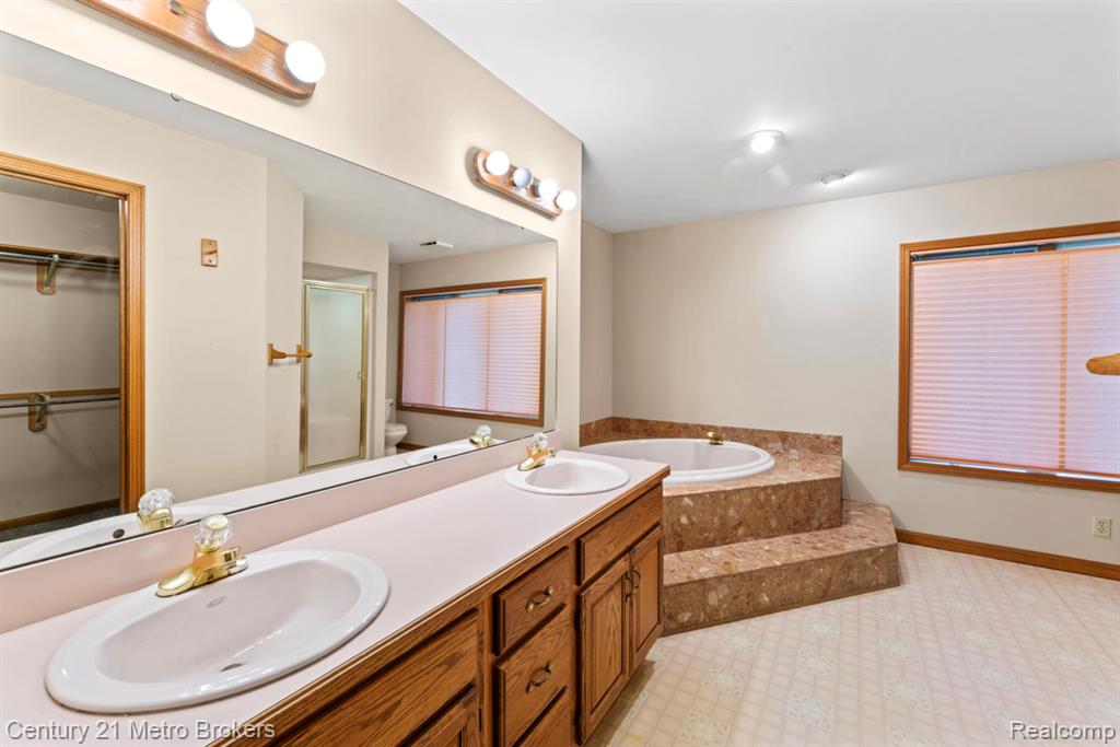751 River Edge Court, Flushing, MI 48433 — Photo 13