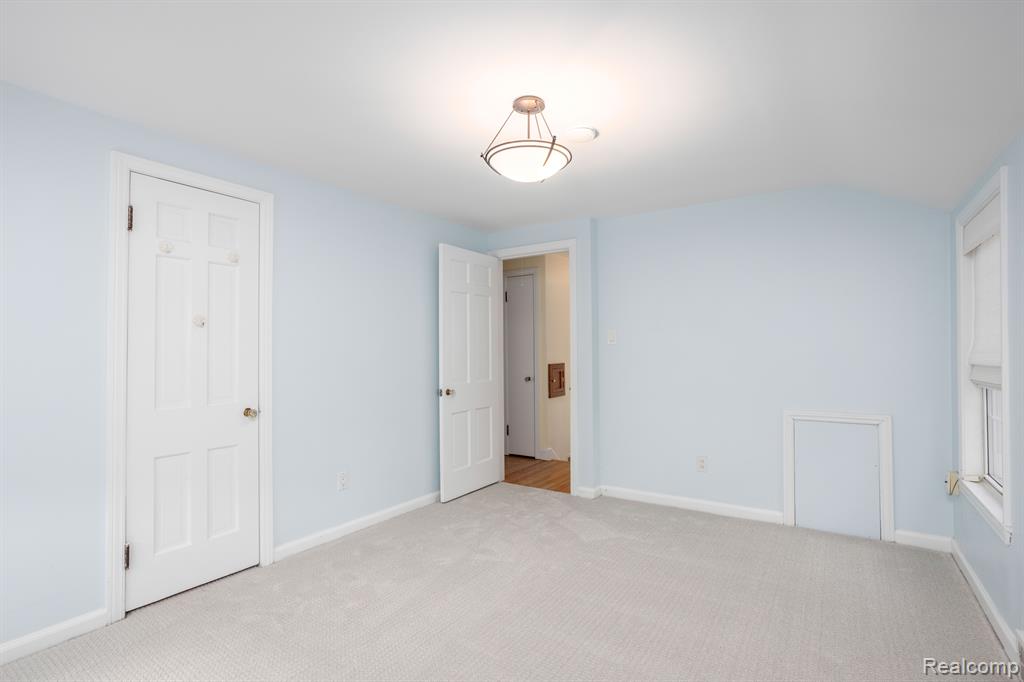 4 DUXBURY Lane, Dearborn, MI 48120 — Photo 19