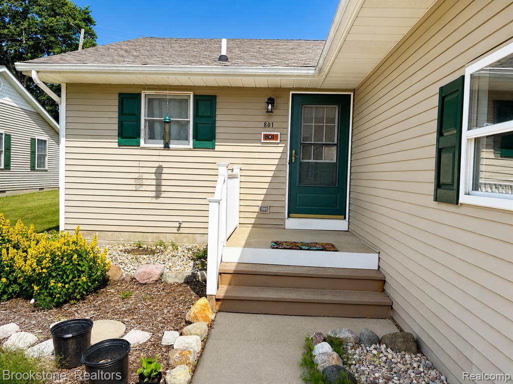 801 S 15TH Street, St. Clair, MI 48079 — Photo 2