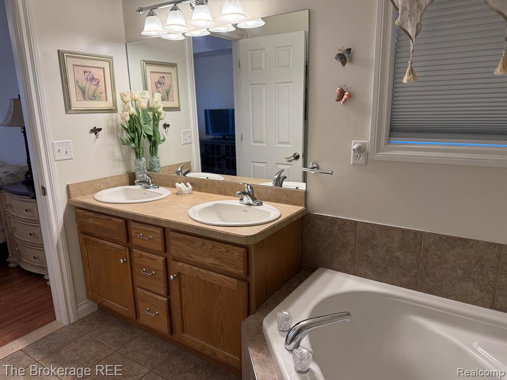 9133 PEMBROOK Drive, Davison, MI 48423 — Photo 12