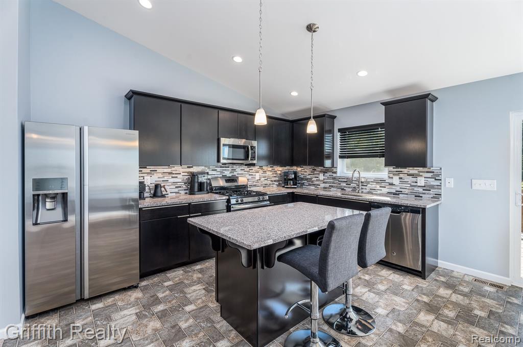 3576 AMBER OAKS Drive, Howell, MI 48855 — Photo 10