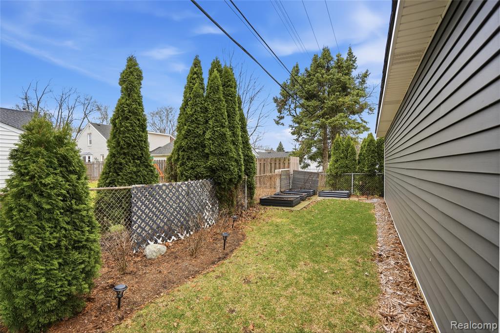373 Hillcrest Avenue, Grosse Pointe Farms, MI 48236 — Photo 48