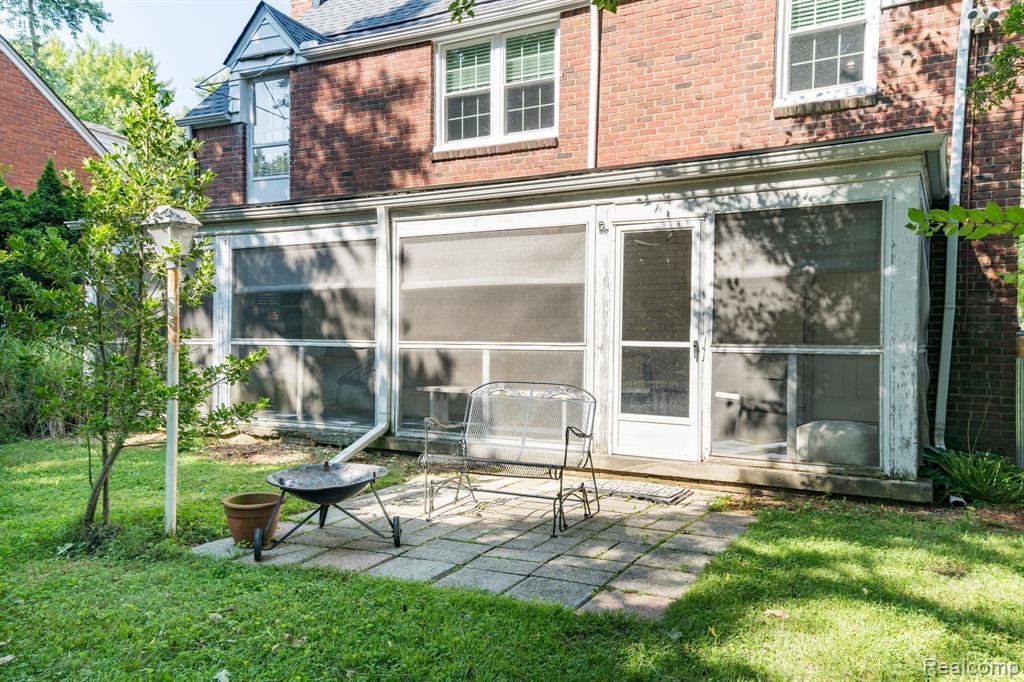 27714 California Drive NE, Lathrup Village, MI 48076 — Photo 26