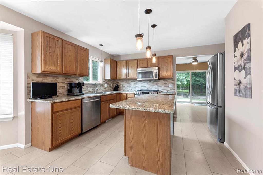 30026 Huron Meadows Drive, Rockwood, MI — Photo 11