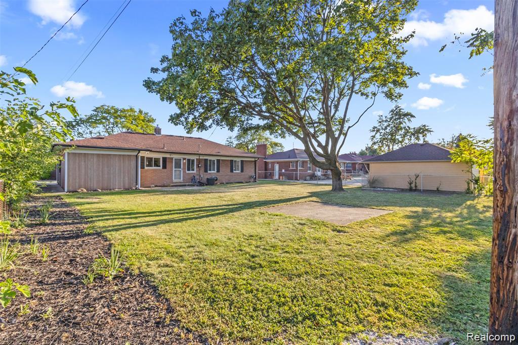 17037 Stricker Avenue, Eastpointe, MI 48021 — Photo 17