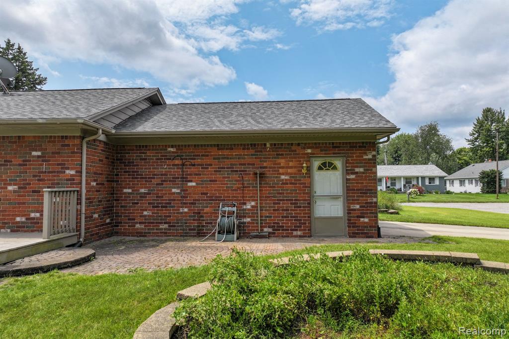 4395 OLD CARRIAGE Road, Flint, MI 48507 — Photo 8