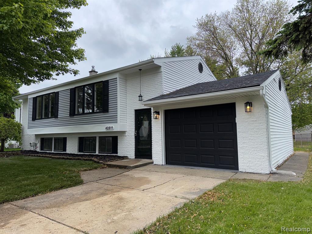 42811 WILMINGTON Drive, Sterling Heights, MI 48313 — Photo 2