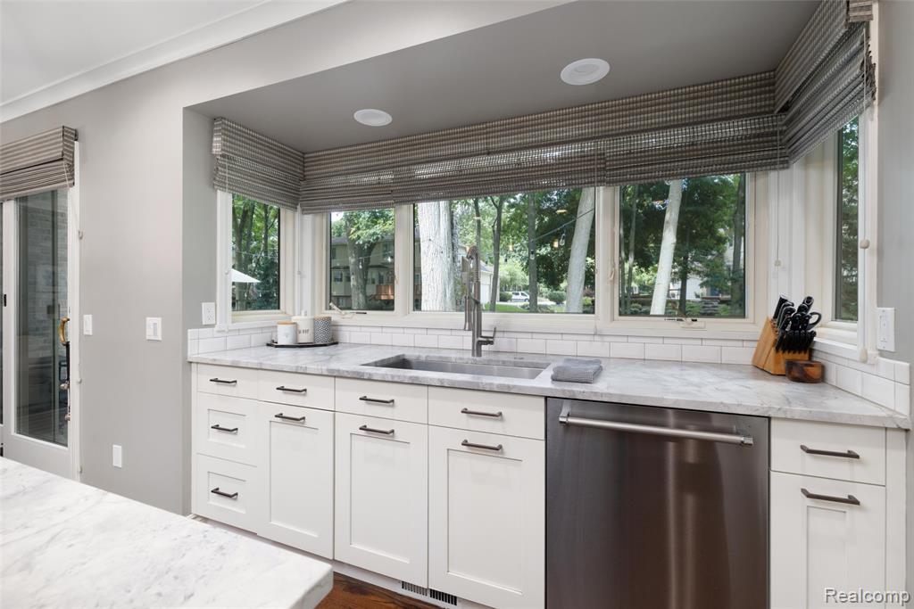 6577 Crabapple, Troy, MI 48098 — Photo 16