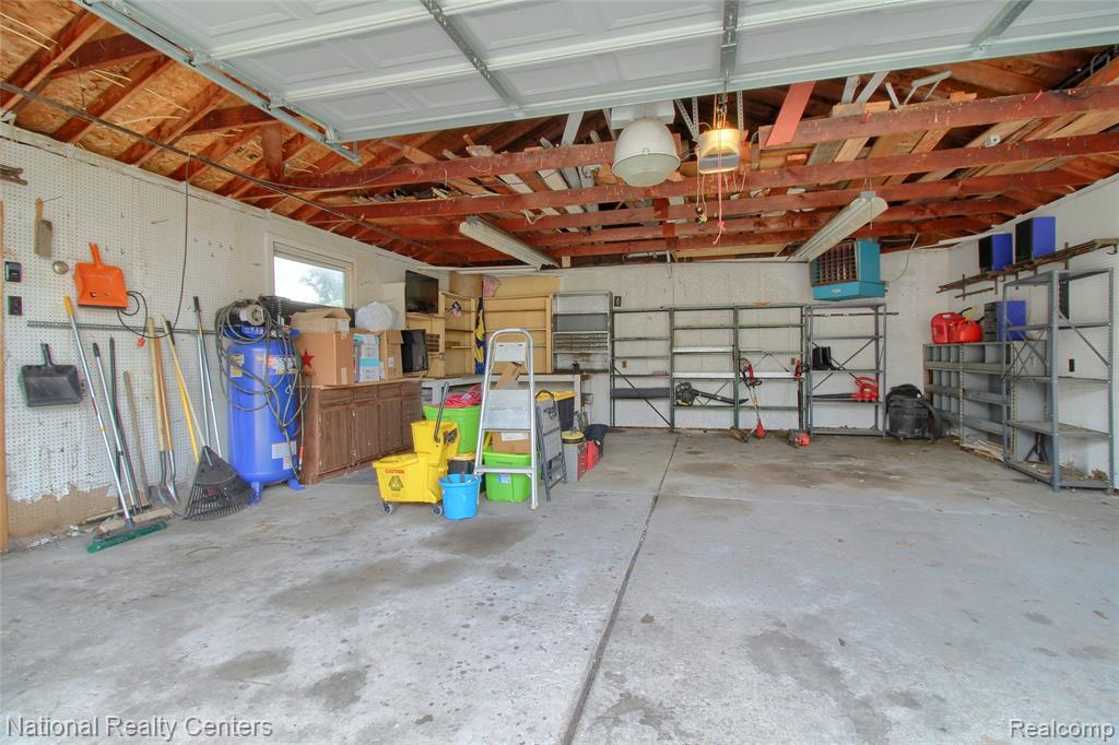 6747 Burnly Street, Garden City, MI — Photo 30