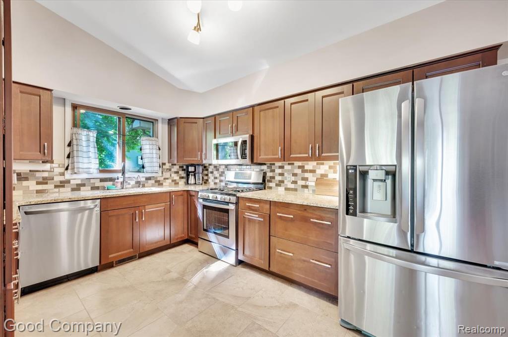 5504 Starwood Drive, Commerce Twp, MI 48382 — Photo 12