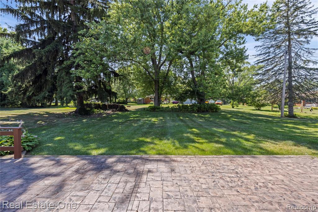 7400 Biscayne Avenue, White Lake, MI 48383 — Photo 36