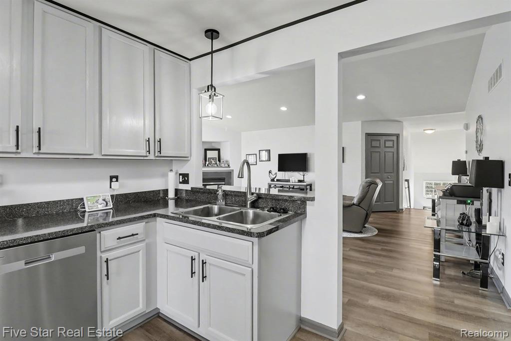 153 S Vista, Auburn Hills, MI 48326 — Photo 9