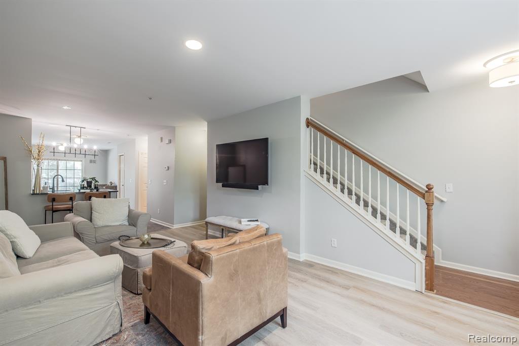617 Village Lane, 58, Milford, MI 48381 — Photo 6