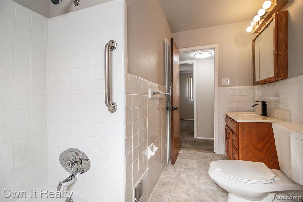 4992 MCKINLEY Street, Dearborn Heights, MI 48125 — Photo 14