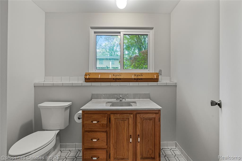 6785 GRASSLAND Avenue, West Bloomfield, MI 48324 — Photo 26