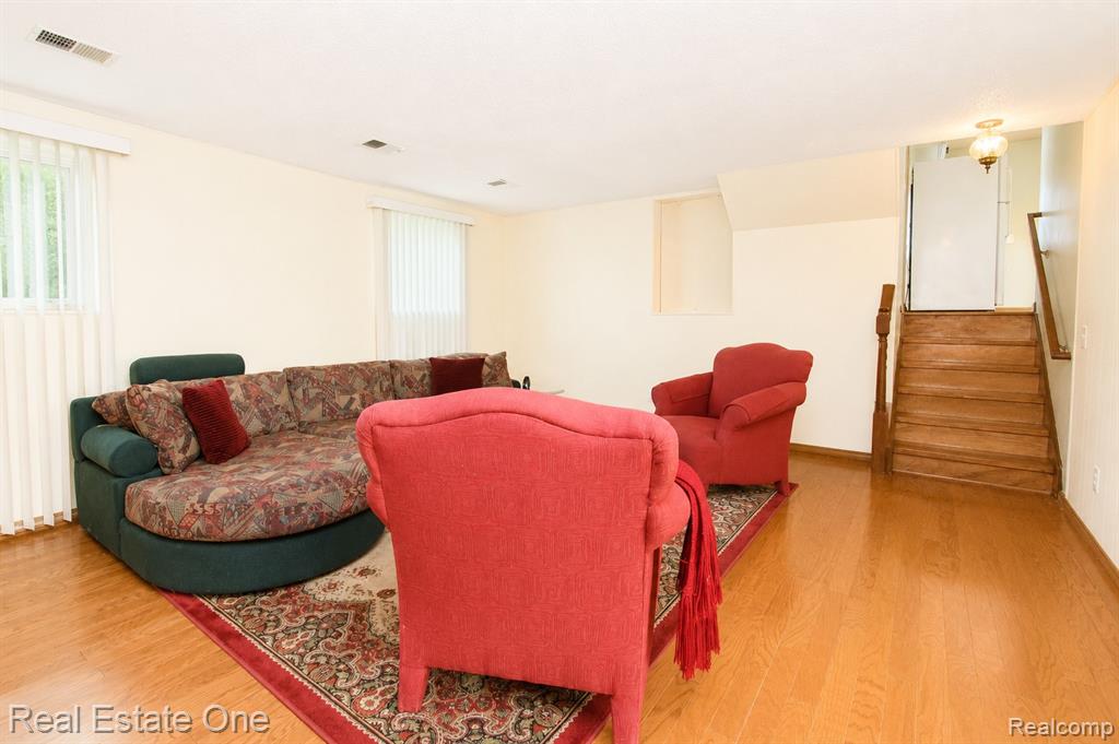 4510 Bethune Court, West Bloomfield, MI 48323 — Photo 17