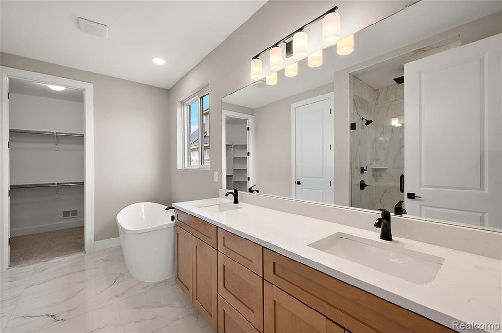 50352 Mistwood Drive, Macomb, MI 48042 — Photo 40