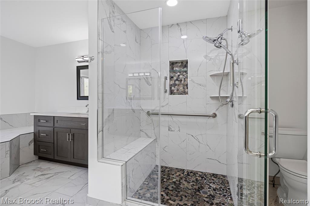 6664 Apple Blossom Trail, West Bloomfield, MI — Photo 42