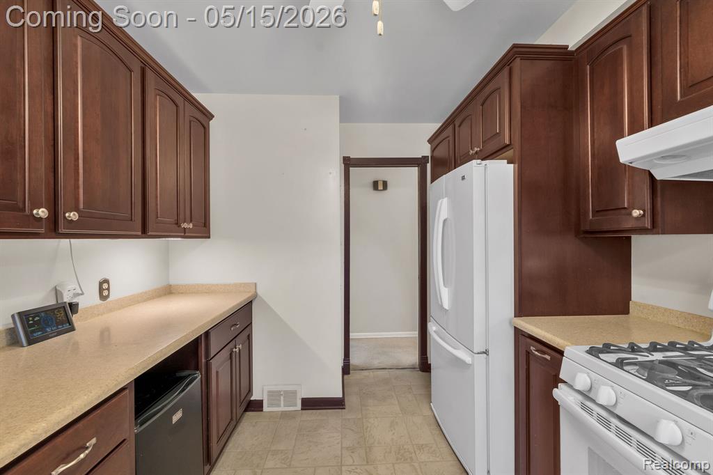 8610 N Evangeline Street, Dearborn Heights, MI 48127 — Photo 24